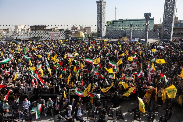 تجمع بزرگ مردم تهران برای اعلام حمایت از اجرای عملیات «وعده صادق ۲»