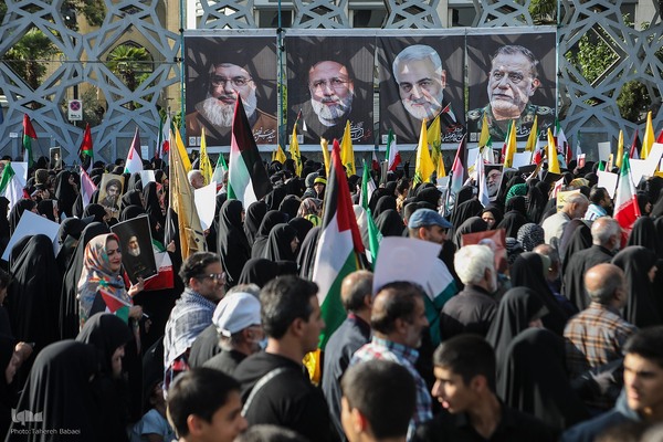 تجمع بزرگ مردم تهران برای اعلام حمایت از اجرای عملیات «وعده صادق ۲»