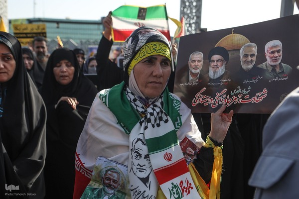 تجمع بزرگ مردم تهران برای اعلام حمایت از اجرای عملیات «وعده صادق ۲»