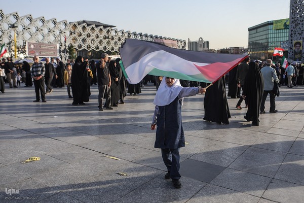 تجمع بزرگ مردم تهران برای اعلام حمایت از اجرای عملیات «وعده صادق ۲»