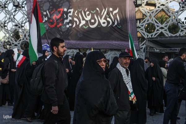 تجمع بزرگ مردم تهران برای اعلام حمایت از اجرای عملیات «وعده صادق ۲»