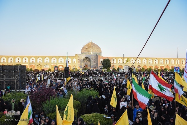 تجمع بزرگ مردم اصفهان در حمایت از عملیات «وعده صادق ۲»