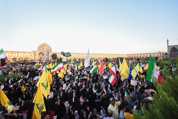تجمع بزرگ مردم اصفهان در حمایت از عملیات «وعده صادق ۲»