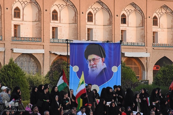 تجمع بزرگ مردم اصفهان در حمایت از عملیات «وعده صادق ۲»