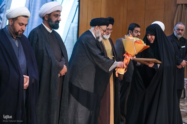 محفل «سرشناسان بهشت» برگزار شد