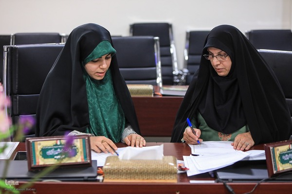 هاجر عزت‌پژوه و فاطمه شیرازی در مرحله مقدماتی چهل‌وهفتمین دوره مسابقات سراسری قرآن کریم