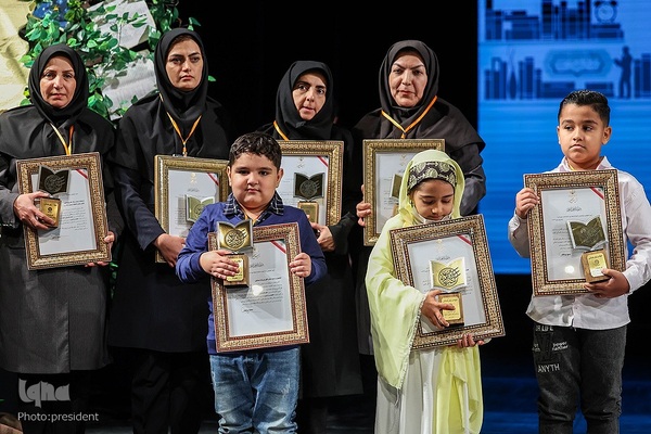 آیین گرامیداشت روز کتاب، کتابخوانی و کتابدار