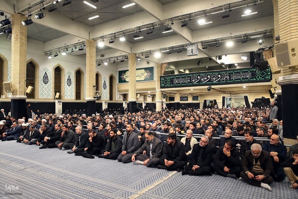 اولین شب مراسم عزاداری حضرت فاطمه‌زهرا (س) در حسینیه امام خمینی(ره)