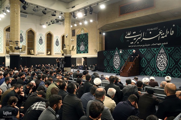 اولین شب مراسم عزاداری حضرت فاطمه‌زهرا (س) در حسینیه امام خمینی(ره)