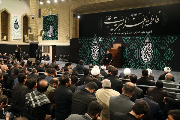 اولین شب مراسم عزاداری حضرت فاطمه‌زهرا (س) در حسینیه امام خمینی(ره)