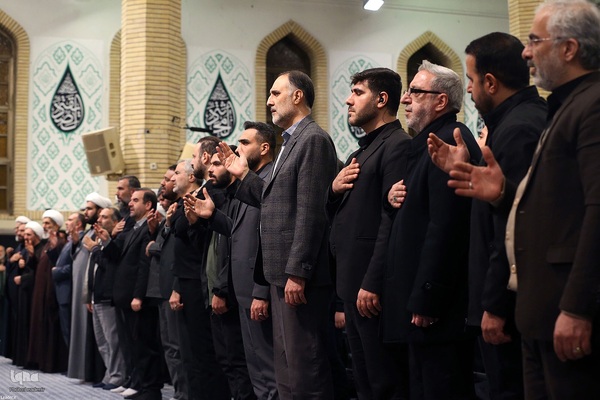 اولین شب مراسم عزاداری حضرت فاطمه‌زهرا (س) در حسینیه امام خمینی(ره)