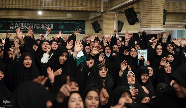 اولین شب مراسم عزاداری حضرت فاطمه‌زهرا (س) در حسینیه امام خمینی(ره)