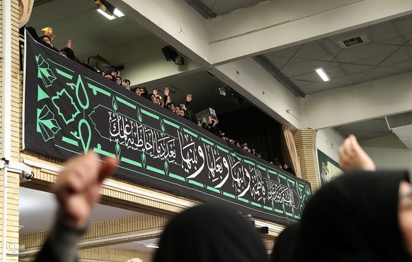 اولین شب مراسم عزاداری حضرت فاطمه‌زهرا (س) در حسینیه امام خمینی(ره)