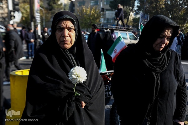 تشییع پیکرهای ۱۰۰ شهید گمنام از مقابل دانشگاه تهران