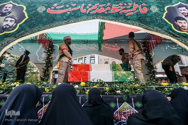 تشییع پیکرهای ۱۰۰ شهید گمنام از مقابل دانشگاه تهران