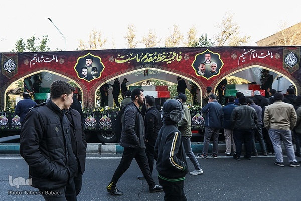 تشییع پیکرهای ۱۰۰ شهید گمنام از مقابل دانشگاه تهران