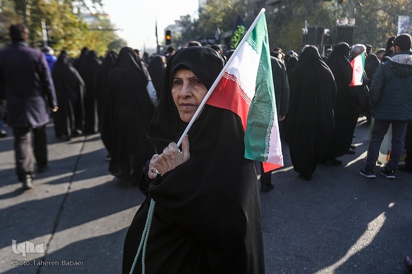 تشییع پیکرهای ۱۰۰ شهید گمنام از مقابل دانشگاه تهران