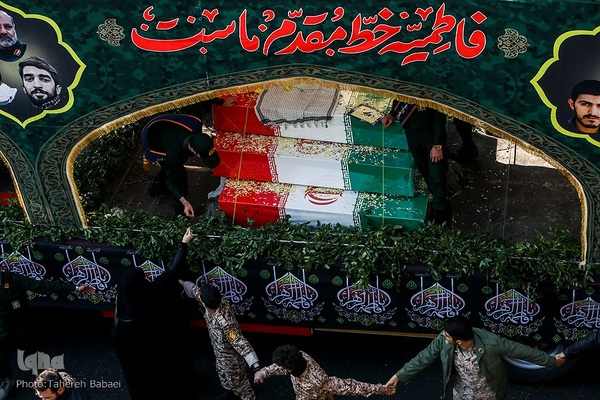 تشییع پیکرهای ۱۰۰ شهید گمنام از مقابل دانشگاه تهران