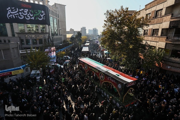 تشییع پیکرهای ۱۰۰ شهید گمنام از مقابل دانشگاه تهران