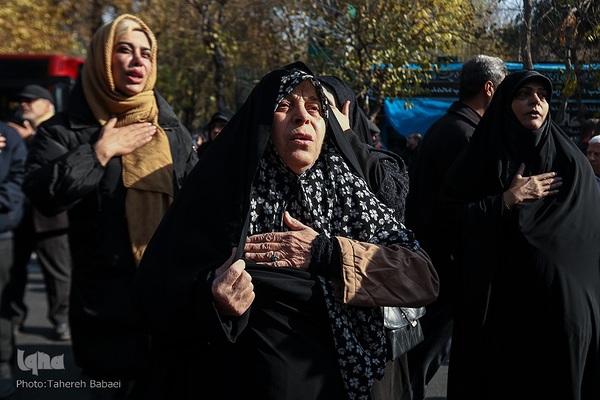 تشییع پیکرهای ۱۰۰ شهید گمنام از مقابل دانشگاه تهران