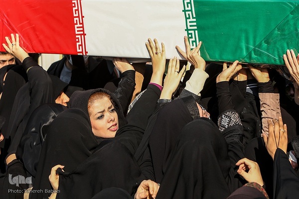 تشییع پیکرهای ۱۰۰ شهید گمنام از مقابل دانشگاه تهران