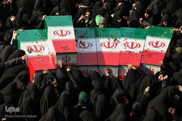 تشییع پیکرهای ۱۰۰ شهید گمنام از مقابل دانشگاه تهران