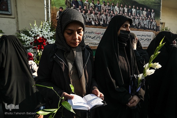 تشییع پیکرهای ۱۰۰ شهید گمنام از مقابل دانشگاه تهران