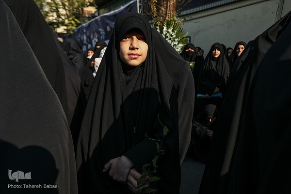 تشییع پیکرهای ۱۰۰ شهید گمنام از مقابل دانشگاه تهران