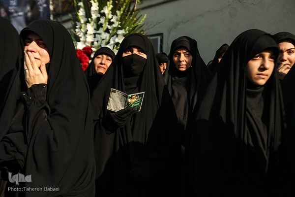 تشییع پیکرهای ۱۰۰ شهید گمنام از مقابل دانشگاه تهران