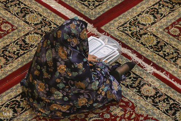 تشیع نمادین حضرت زهرا (س) در شاهچراغ(ع)