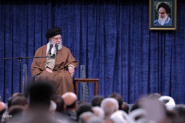 دیدار هزاران نفر از اقشار مختلف مردم درباره تحولات منطقه