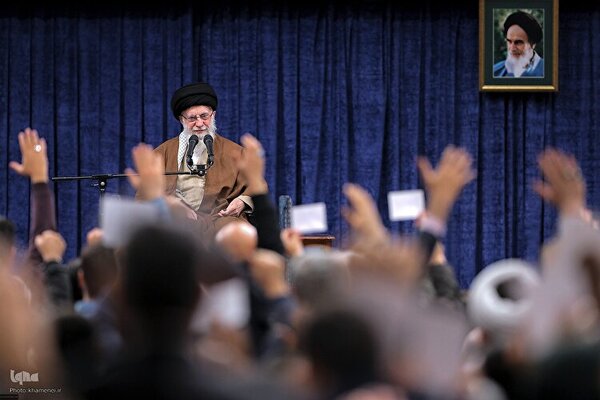 دیدار هزاران نفر از اقشار مختلف مردم درباره تحولات منطقه