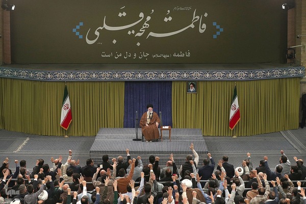 دیدار جمعی از مداحان و شاعران اهل‌بیت‌ (ع) با رهبر معظم انقلاب