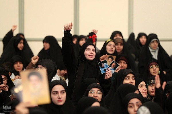 دیدار جمعی از خانواده‌های شهدای مدافع حرم و مقاومت با رهبر معظم انقلاب