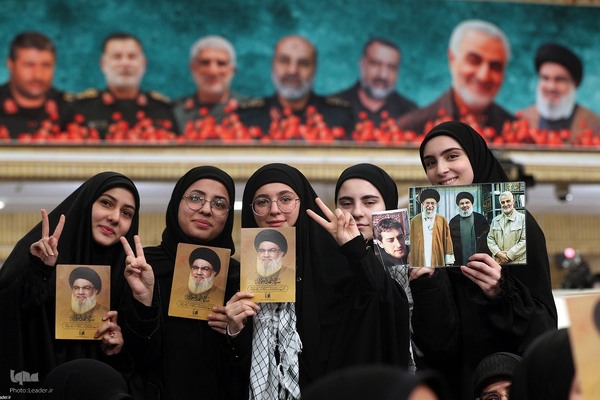 دیدار جمعی از خانواده‌های شهدای مدافع حرم و مقاومت با رهبر معظم انقلاب