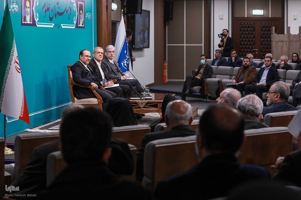 نشست اعضای فرهنگستان علوم با حضور رییس جمهور