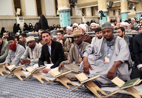 دیدار شرکت‌کنندگان مسابقات بین‌المللی قرآن کریم با رهبر معظم انقلاب