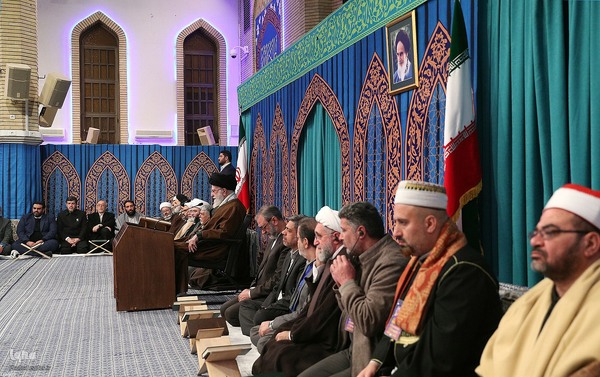 دیدار شرکت‌کنندگان مسابقات بین‌المللی قرآن کریم با رهبر معظم انقلاب