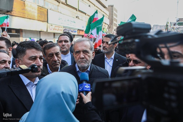 حضور مسعود پزشکیان، رئیس‌جمهور در مراسم یوم‌الله ۲۲ بهمن