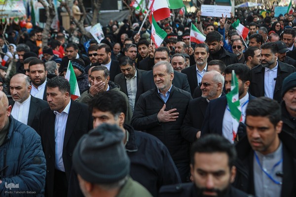 حضور مسعود پزشکیان، رئیس‌جمهور در مراسم یوم‌الله ۲۲ بهمن