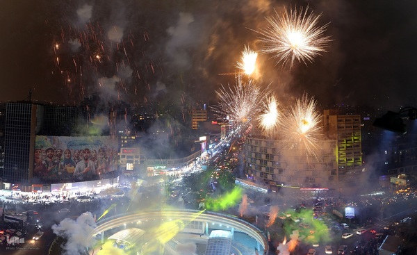 نورافشانی در میدان ولی‌عصر (عج) به مناسبت نیمه شعبان