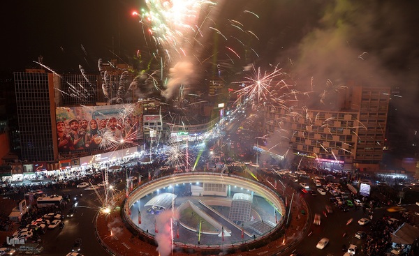 نورافشانی در میدان ولی‌عصر (عج) به مناسبت نیمه شعبان