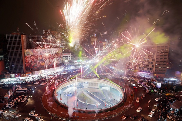 نورافشانی در میدان ولی‌عصر (عج) به مناسبت نیمه شعبان