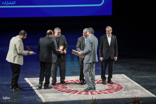 آیین اختتامیه چهل و دومین جایزه کتاب سال جمهوری اسلامی ایران