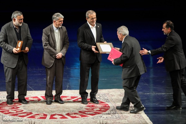 آیین اختتامیه چهل و دومین جایزه کتاب سال جمهوری اسلامی ایران