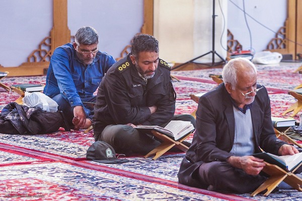 جزءخوانی قرآن کریم در حرم شاهچراغ (ع)