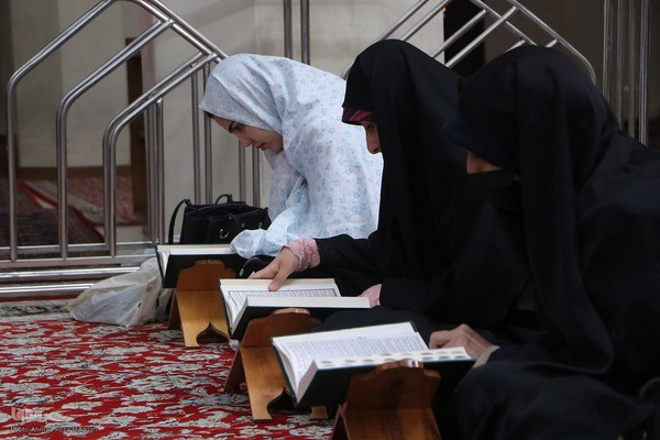 جزءخوانی قرآن کریم در حرم شاهچراغ (ع)