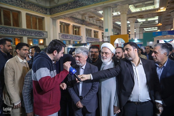 بازدید وزیر فرهنگ و ارشاد از نمایشگاه قرآن