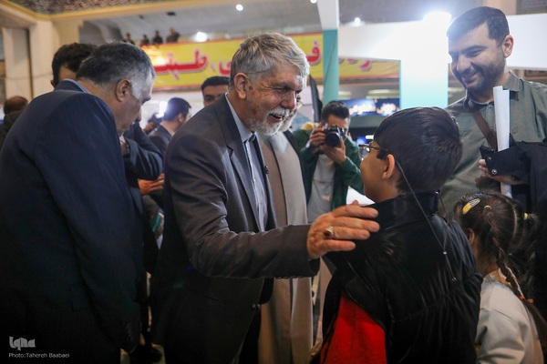 بازدید وزیر فرهنگ و ارشاد از نمایشگاه قرآن