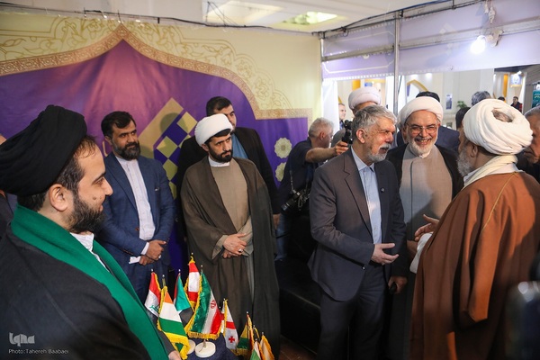 بازدید وزیر فرهنگ و ارشاد از نمایشگاه قرآن